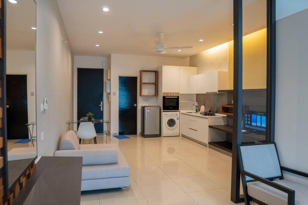 Apartment #twin Galaxy Studio1-2 Pax Near Ksl Mall #mspro Johor Bahru